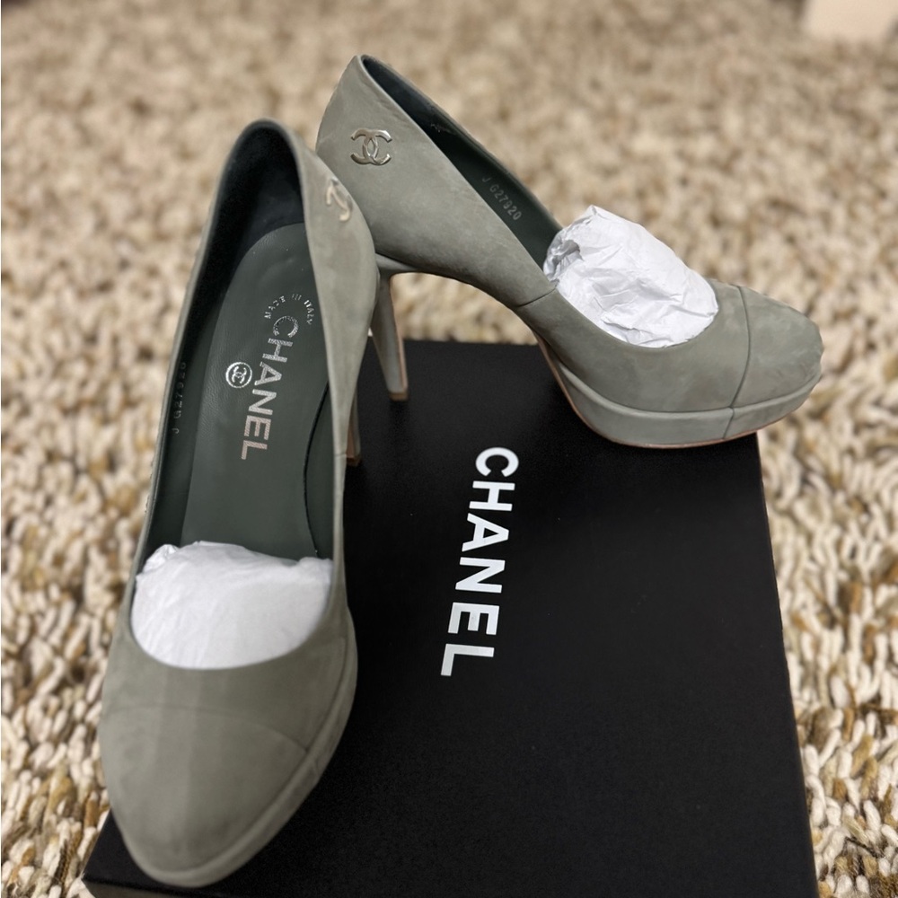 Chanel Women's Khaki/Grey Pumps BRAND NEW, tried on once - Picture 4 of 5